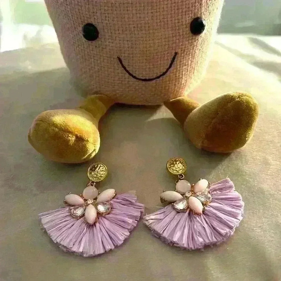 TARGET EUC Purple Fan Earrings - Picture 1 of 2